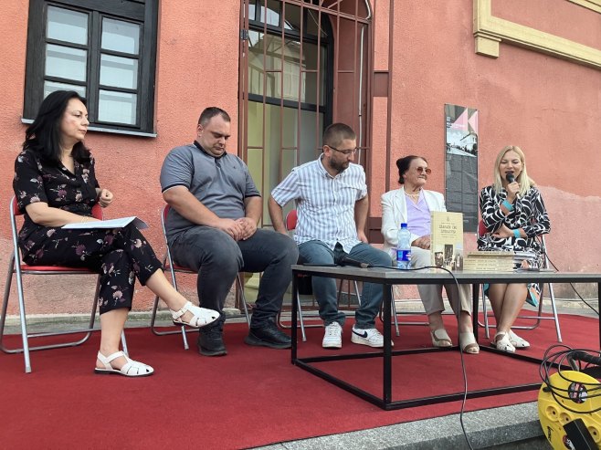 У Приједору представљена књига "Плакали смо пјевајући" Милене Алексић Кецман (ВИДЕО)