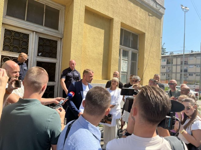 Бањалука: Представници Града покушали на силу да уђу у Соколски дом, старјешина Дома забранио улаз (ВИДЕО))