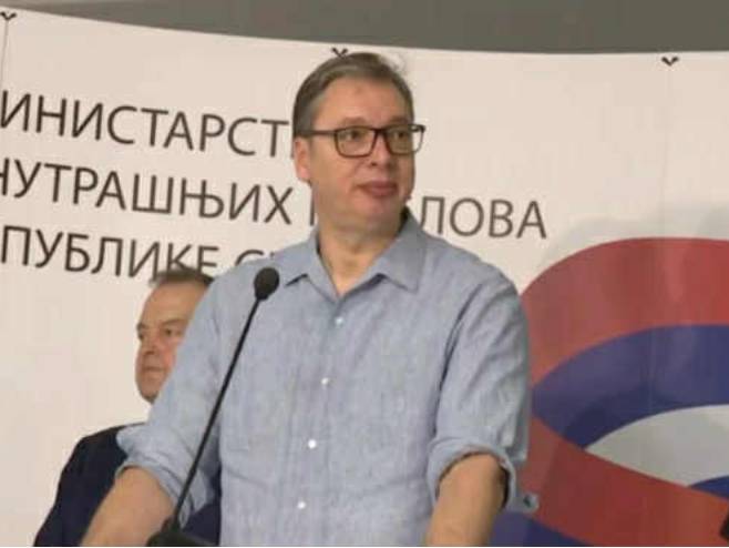 Вучић: Неким чудом смо успјели да сачувамо мир, 64 повријеђених грађана у Новом Саду, 16 полицајаца (ВИДЕО)