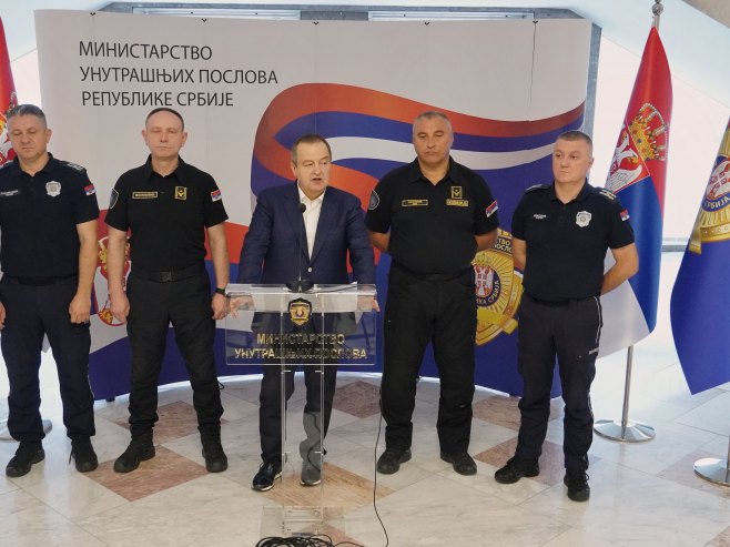 Дачић: Повријеђено 27 полицајаца и 80 грађана, поднијето 47 прекршајних пријава (ВИДЕО)