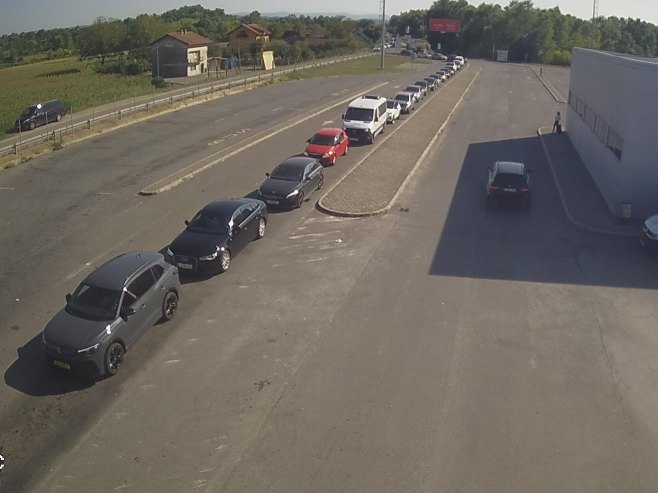 Дуге колоне возила на излазу из БиХ