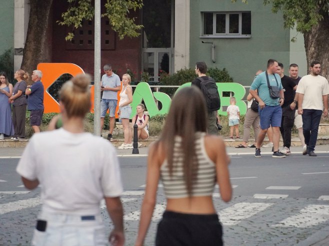 Протести у Ваљеву (фото: TANJUG/ VLADIMIR ŠPORČIĆ/ bg) - 