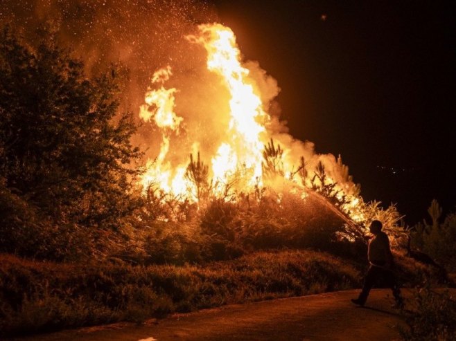 Пожари на сјеверозападу Шпаније (фото: EPA/BRAIS LORENZO) Пожари на сјеверозападу Шпаније (фото: EPA/BRAIS LORENZO) -
