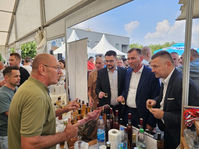 Отворен сајам шљиве, воћних ракија и меда
