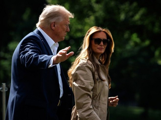 Доналд и Меланија Трамп (Фото: EPA/SAMUEL CORUM / POOL) - 