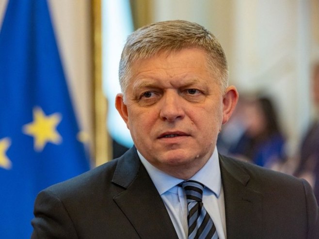 Фицо обуставио званичну војну помоћ Украјини, критиковао санкције ЕУ против Русије