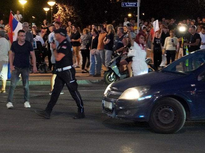 Протести у Србији (фото: TANJUG/ VLADIMIR ŠPORČIĆ/ bg) Протести у Србији (фото: TANJUG/ VLADIMIR ŠPORČIĆ/ bg) -