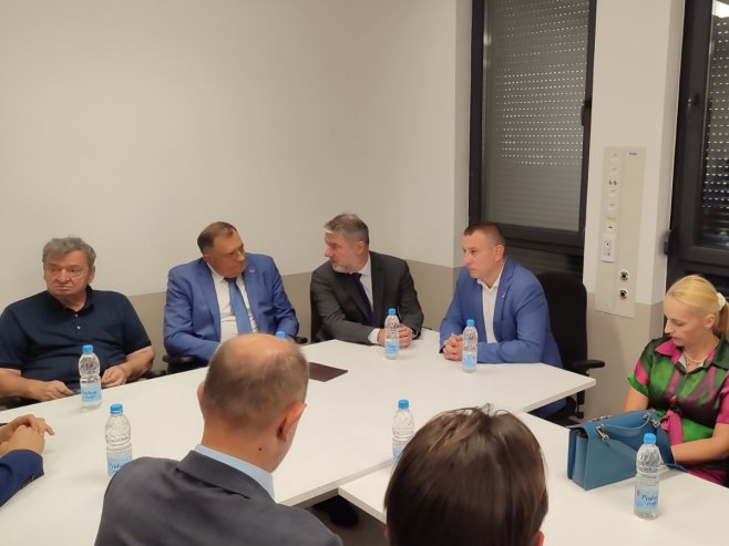 Требиње: Додик и Шеранић посјетили нову Болницу у изградњи (ФОТО)