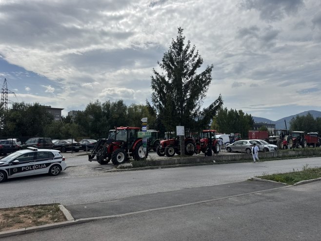 Полиција Кантона Сарајево онемогућила пољопривредницима протестно окупљање испред кантоналне Владе