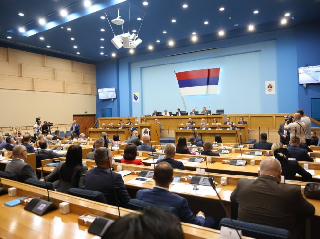 Усвојена оставка премијера Вишковића