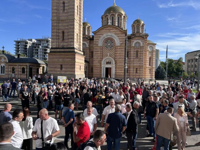 Протест испред Гардске управе Бањалука Протест испред Гардске управе Бањалука - Фото: РТРС