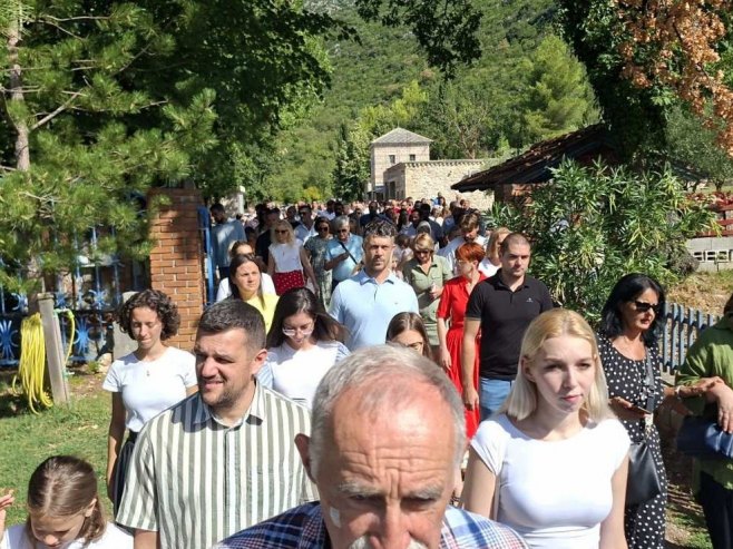 Празник Успења Пресвете Богородице у Тврдошу окупио вјернике из цијеле Херцеговине (ВИДЕО)