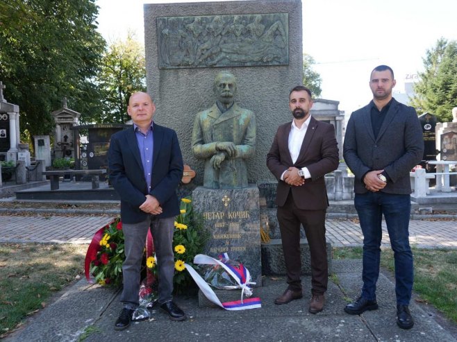 Чланови Покрета социјалиста положили вијенац на гроб Петра Кочића