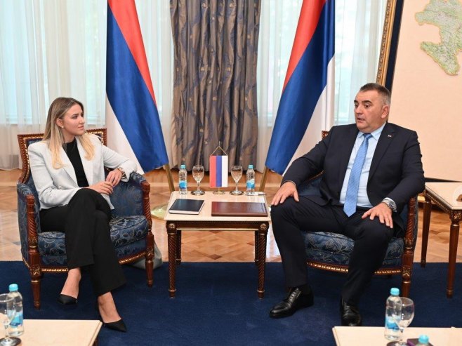 Консултације Минића са представницима Омладинског савјета Консултације Минића са представницима Омладинског савјета - Фото: РТРС