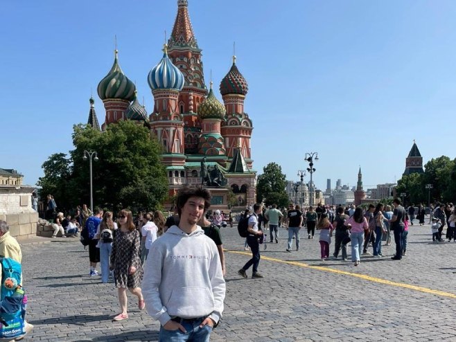Музички умјетник из Српске Константин Косановић провео летњи распуст у Москви (ФОТО)