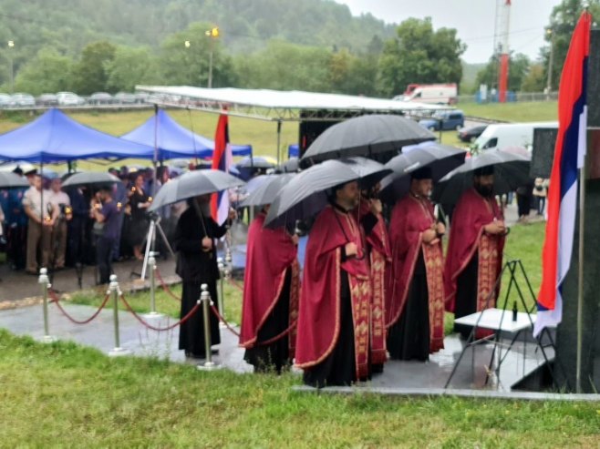 Парастос за убијене и погинуле цивиле и борце на Озрену (ФОТО)