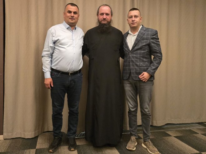 Епископ Сергије са Гогановићем и Јошићем Епископ Сергије са Гогановићем и Јошићем - Фото: Уступљена фотографија