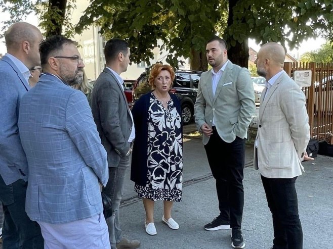 Почетак школске године у Бањалуци обиљежен упозорењем на саобраћајни пропуст код школе "Алекса Шантић" (ФОТО)