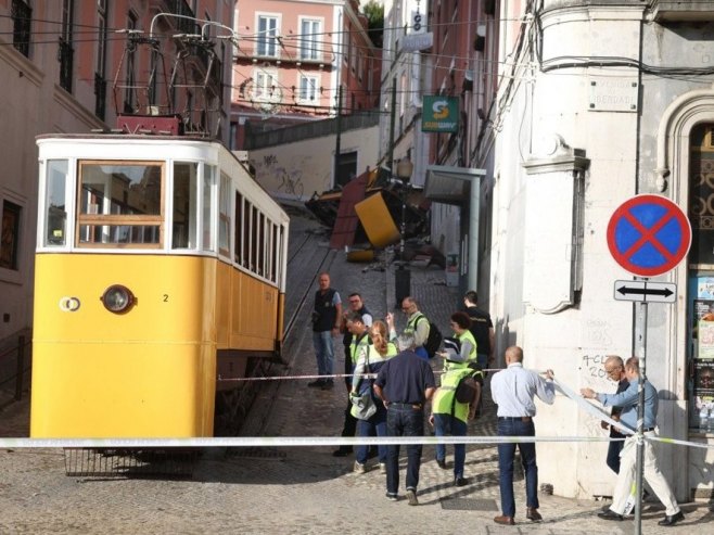 Срушила се жичара у Португалу (Фото: EPA/TIAGO PETINGA) Срушила се жичара у Португалу (Фото: EPA/TIAGO PETINGA) -