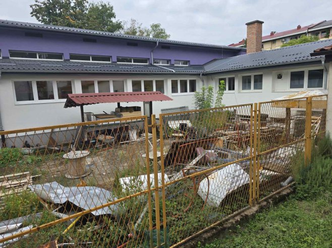 Јокановић: У дворишту вртића разбацан стари намјештај, али дјеца безбједна