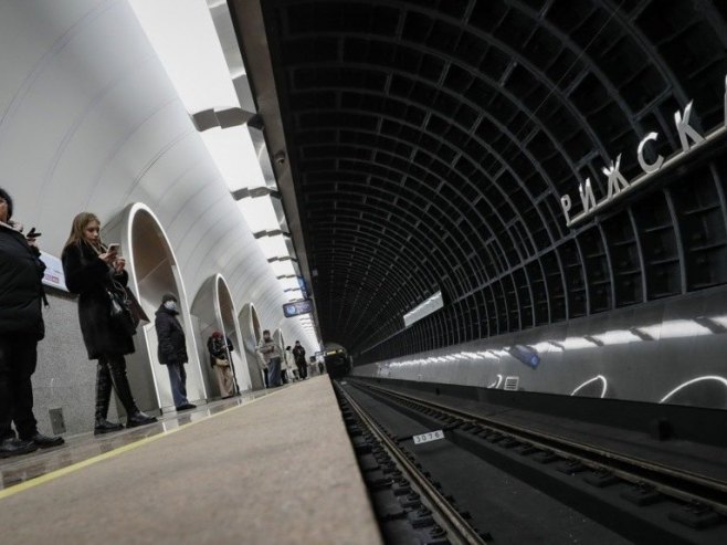 Метро (фото: EPA/YURI KOCHETKOV - илустрација) Метро (фото: EPA/YURI KOCHETKOV - илустрација) -