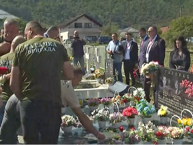 Парастос за НАТО жртве Парастос за НАТО жртве - Фото: РТРС