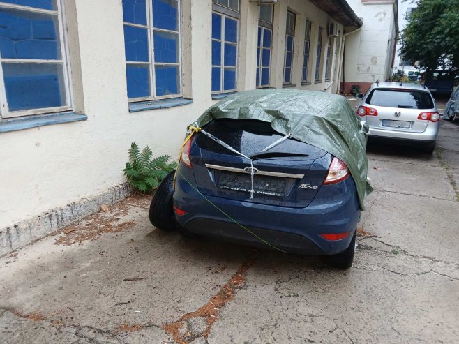 Запаљени аутомобил Запаљени аутомобил - Фото: РТРС