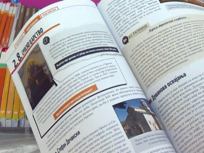 Србија прави заокрет у образовању; Националним уџбеницима против туђих утицаја (ВИДЕО)