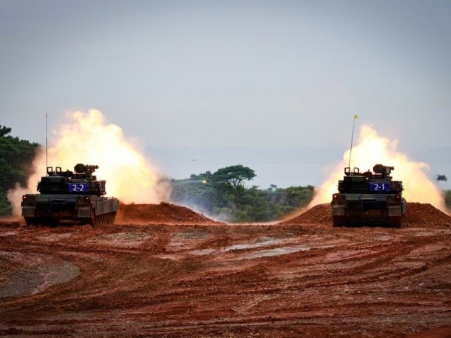 Тенк (фото: EPA/RITCHIE B. TONGO - илустрација) - 