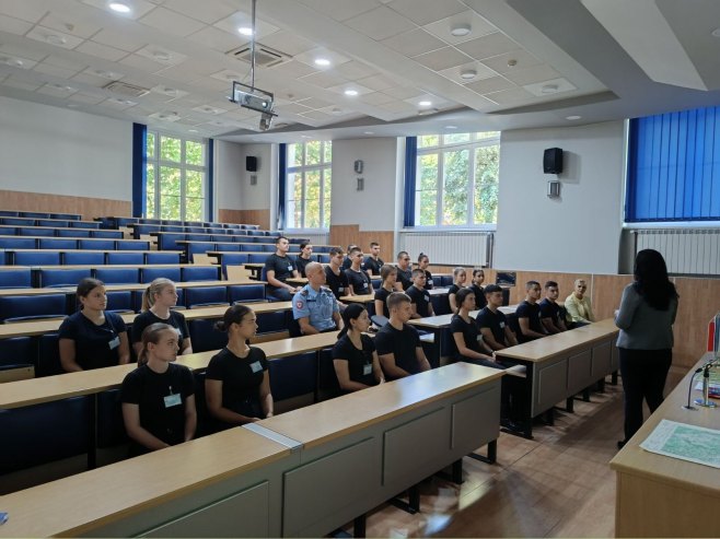 ПМФ орагнизовао радионицу на тему "Упознај, чувај и његуј свој национални простор"