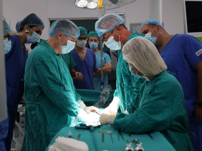 У УКЦ-у Српске радионица за оперативно лијечење препонских хернија лапароскопским приступом