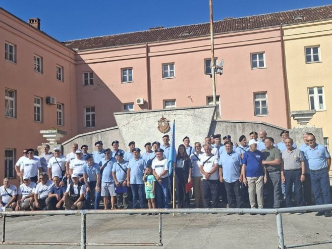 Евоцирали успомене на војничке дане - бивши маринци ЈНА окупили се у требињској касарни (ВИДЕО)