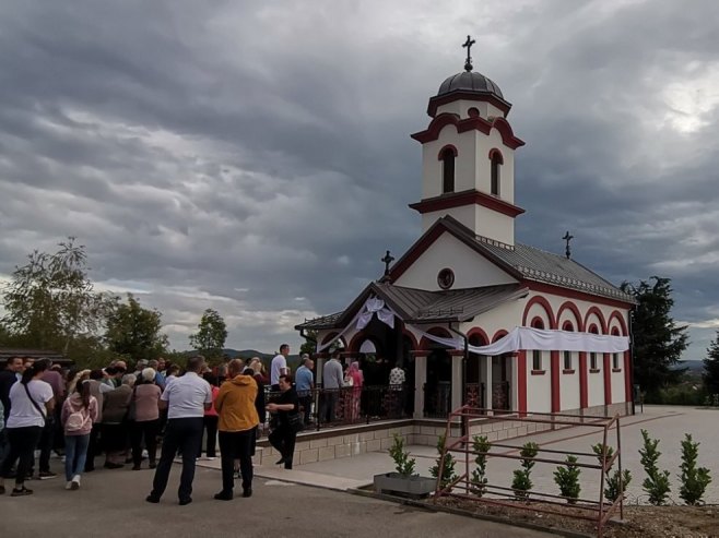 Освештан храм Свете Тројице у бањалучком насељу Куљани