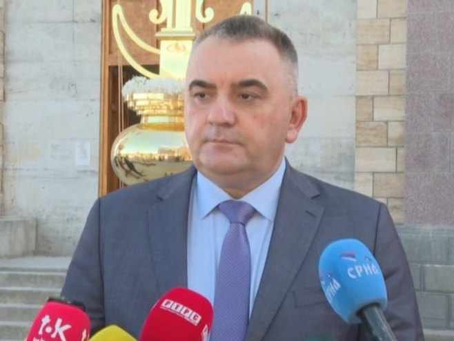 Минић: Српски народ под великим притиском, неопходно јединство