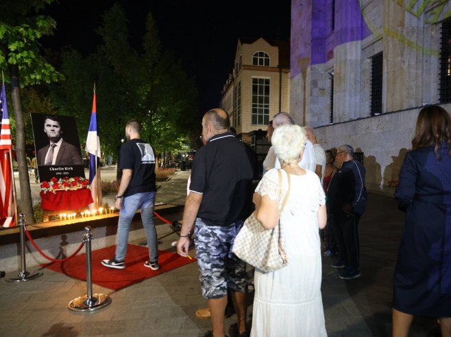 Бањалука: Велики број грађана одао почаст Чарлију Кирку