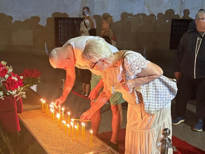 Građani odaju počast Čarliju Kirku 