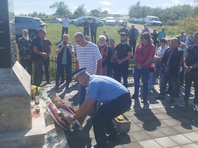 Парастос за убијене Србе у Сердарима - најмлађа жртва имала четири године (ФОТО)