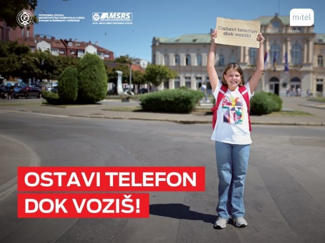 "Само секунда" није опасна - психолошки трикови које правдамо кад користимо телефон у вожњи