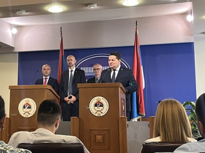 Стевандић: Док се на многим мјестима формирају неприродни војни савези, Српска и Србија промовишу мир и стабилност (ВИДЕО)