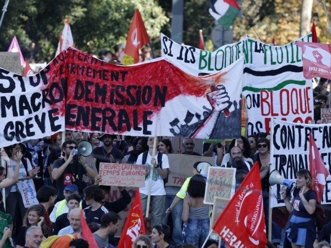 Током протеста у Француској приведено 55 лица