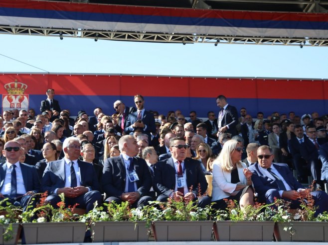 УЖИВО - "Снага јединства" у Београду, ново наоружање први пут пред јавношћу, присуствују званичници Српске