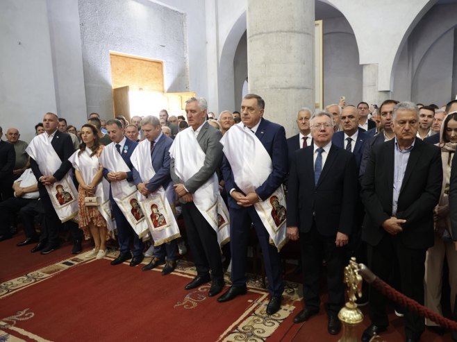 Служена прва литургија у Храму Преображења Господњег у Бањалуци (ФОТО)