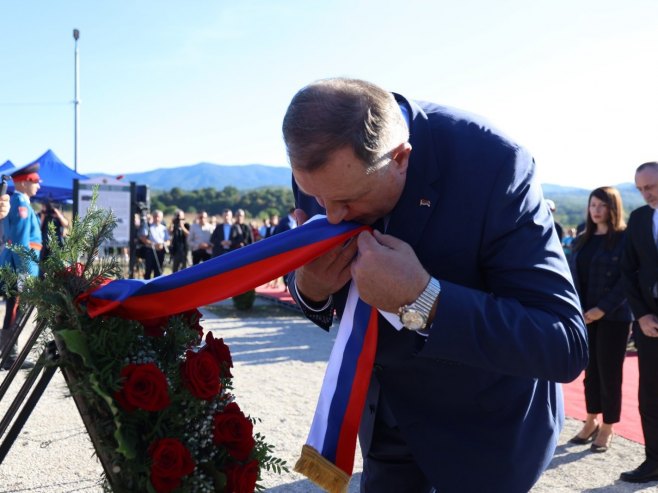 Полагање вијенаца у Бољанићу Полагање вијенаца у Бољанићу - Фото: predsjednikrs.rs/Dona Katušić