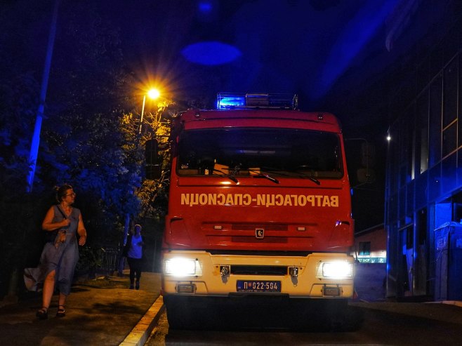 Угашен пожар у солитеру на Коњарнику
