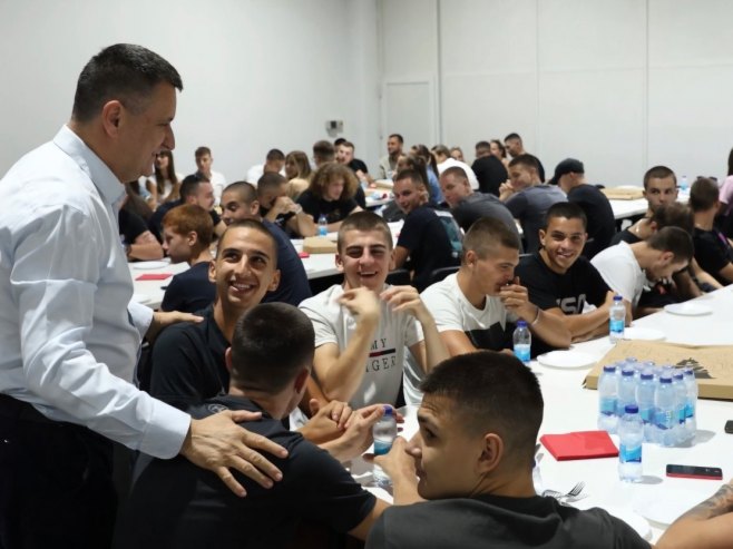 Више од 300 младих приступило је протеклог викенда СНСД-у Више од 300 младих приступило је протеклог викенда СНСД-у - Фото: СРНА