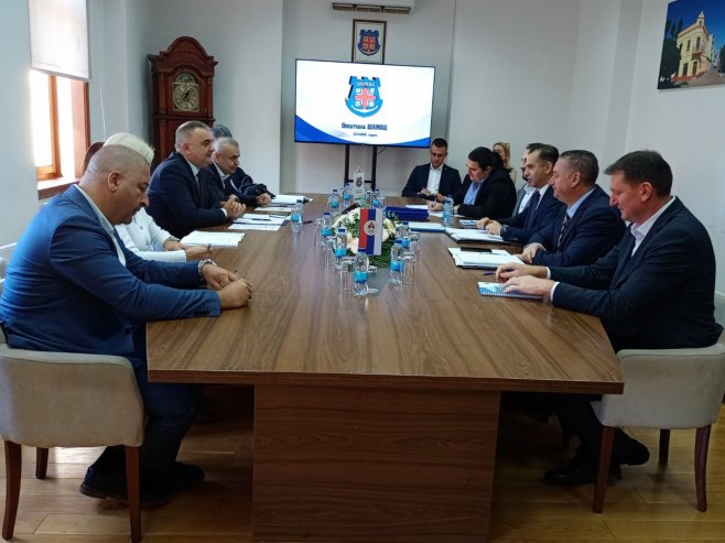 Предсједник Владе Српске са начелником општине Шамац (ФОТО)