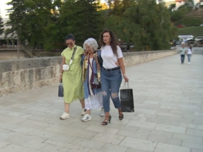 Грчке породице и српска дјеца: Људска хуманост која се не заборавља (ВИДЕО)