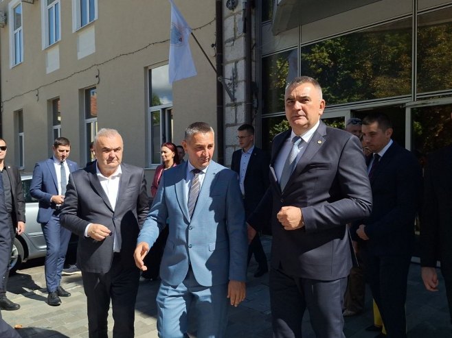 Минић са министрима у Љубињу - Фото: РТРС