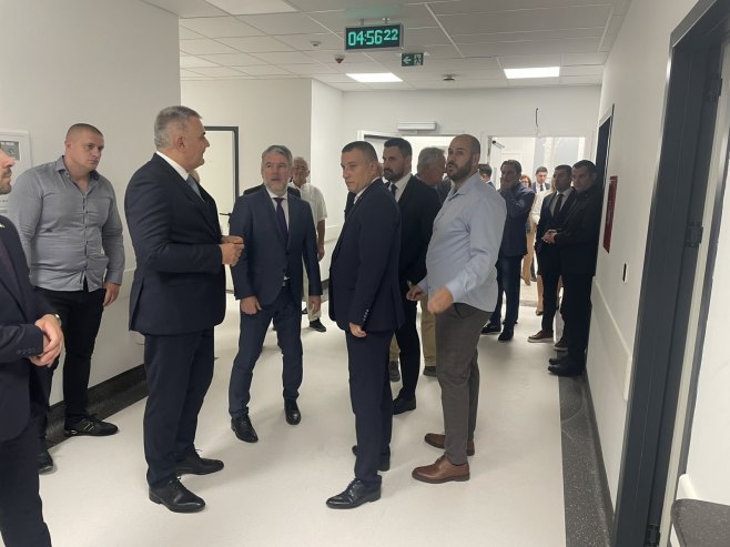 Минић са министрима у посјети новом објекту болнице Требиње (ФОТО)