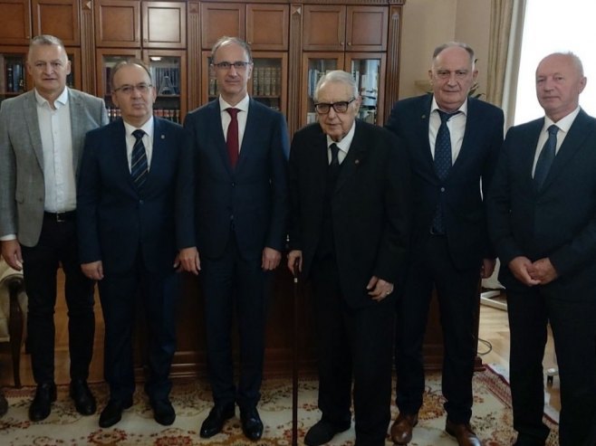 Подршка Владе Србије активностима АНУРС-а